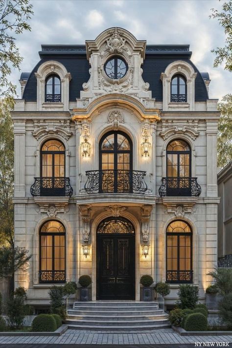 French Mansion Exterior Chateaus, French Colonial Style Home Exterior, Old Money House Exterior Layout, French Colonial Homes Exterior, French Villa Exterior, Italianate House Exterior, Modern French Mansion, Modern Neoclassical Architecture, French Chateau Exterior