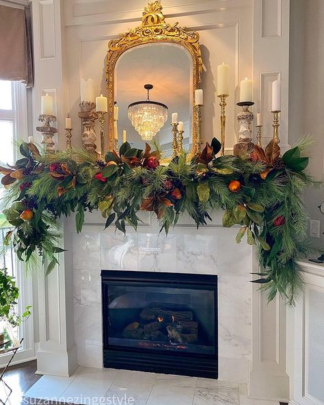 Christmas Mantle Decorations, Fireplace Nook, Shelves Tv Wall, Modern Fireplace Ideas, Christmas Fireplace Mantels, Mantle Decorations, Fireplace Garland, Mantle Garland, Christmas Staircase