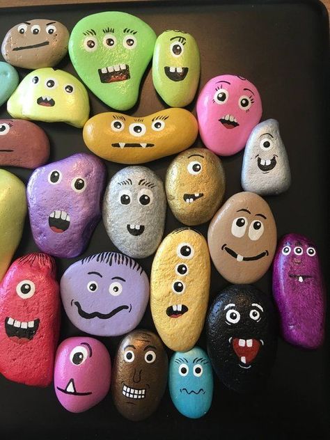 30 Painted Rock Faces Ideas for Kids and Adults - Easy and Not Monster Face Painting, Bodysuit Tattoos, Rocks Painted, Painted Rocks Kids, Monster Face, Painted Rocks Diy, Rock Painting Ideas Easy, Rock Face, Crafts For Boys