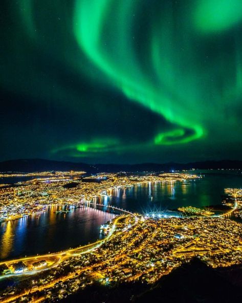 Tromsø Norway, Tromso Norway, Wise Thoughts, Northern Lights Norway, Aurora Borealis Northern Lights, Tromso, Destination Voyage, The Aurora, Seaside Towns