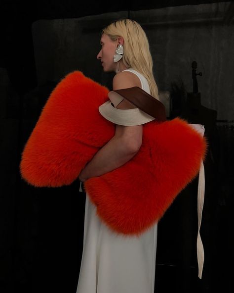 Trendy Luggage, Fur Bags, Faux Fur Bag, Peter Do, Rose Violette, Plush Bags, Fur Bag, Leather Patchwork, Ladies Clutch