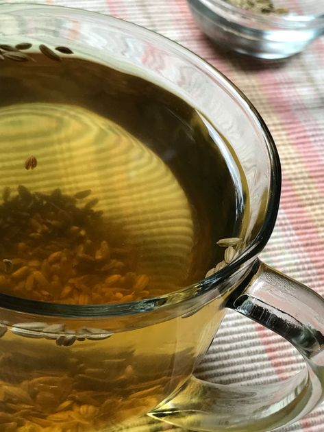 Drinking Fennel Seed Water for Weight Loss - CalorieBee - Diet & Exercise Fennel Seeds Benefits, Benefits Of Fennel, Fenugreek Tea, Fenugreek Benefits, Fennel Tea, Natural Teas, Fenugreek Seeds, Water Recipes, Vegan Dinner