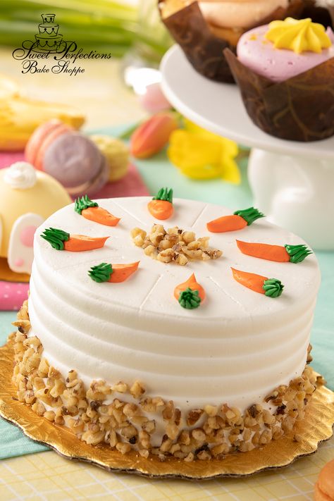 Carrot Cake Design, Carrot Cake Decorating Ideas, Favorite Deserts, Butter Ideas, Carrot Cake Decoration, Carrot And Walnut Cake, Carrot Design, Birthday Cake Decorating Ideas, Cream Cheese Buttercream