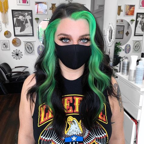 Green Money Piece, Black And Green Hair, Iconic Hair, Green Money, Split Dyed Hair, Space Cowgirl, Hair Color Streaks, Money Piece, Hair Streaks