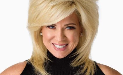 Theresa Caputo Long Island Medium, Left Handed Celebrities, Healing Messages, Theresa Caputo, Long Island Medium, Fall Acrylic, Concert Hall, Fall Photos, Conversation Starters