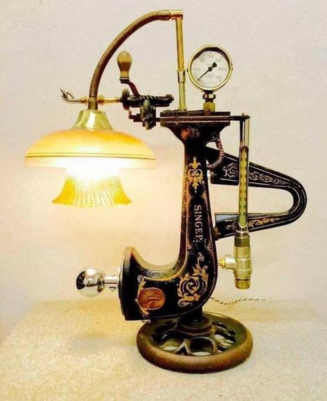 Steampunk Lamp Diy, Singer Sewing Machine Repurposed, Singer Sewing Machine Table, Industrial Lighting Design, Industrial Style Lamps, Luminaire Original, Steampunk Lighting, Car Part Furniture, Driftwood Lamp