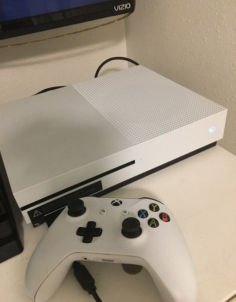 Xbox One Setup, Xbox Gamer Pics, Xbox Pictures, Xbox Aesthetic, Hide Electronics, College Paper, Xbox 360 Console, Gta 6, X Box