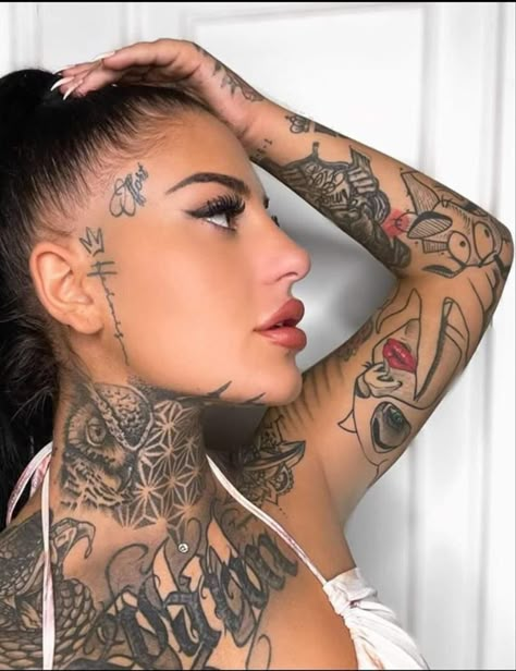 Lots Of Tattoos, Full Neck Tattoos, Face Tattoos For Women, Optical Illusion Tattoo, Blue Rose Tattoos, Throat Tattoo, Tattoo Face, Neck Tattoos Women, Henna Tattoo Designs Hand