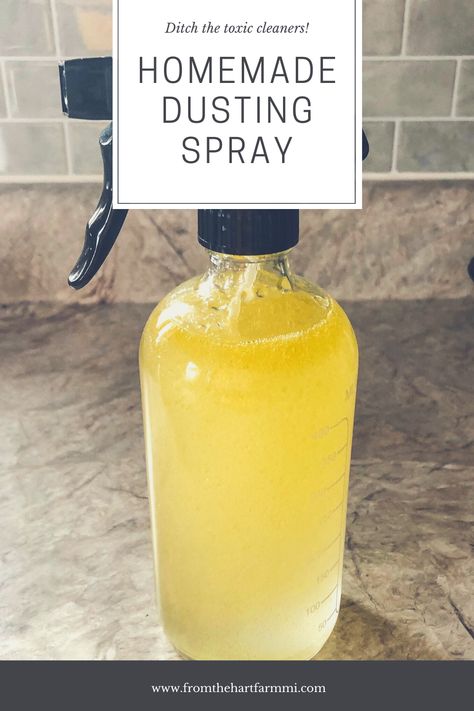 Homemade Dusting Spray, Diy Furniture Polish, Dusting Spray, Homemade Cleaning Solutions, Homemade Cleaning, Cleaning House, Diy Sprays, Homemade Cleaning Products, Cleaning Spray