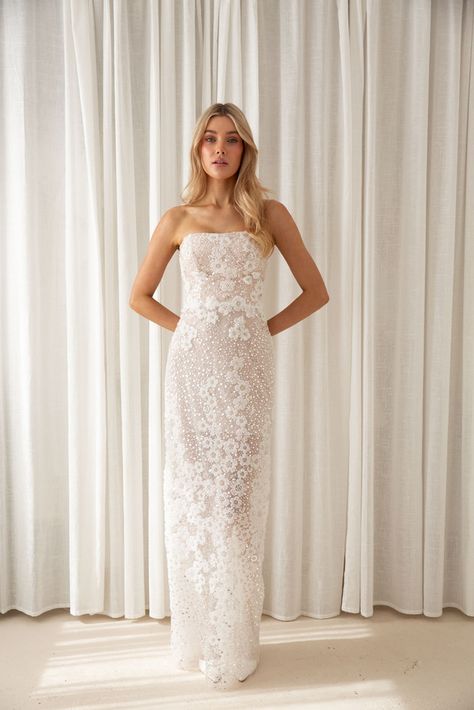 FLEUR  | ASTON Bridal Cool Girl Bride, Unique Bridal Looks, Wedding Dresses Second Marriage, Aston Bridal, Wedding Dinner Dress, Bridal 2023, White Beaded Dress, Endless Fashion, Wedding Event Dresses