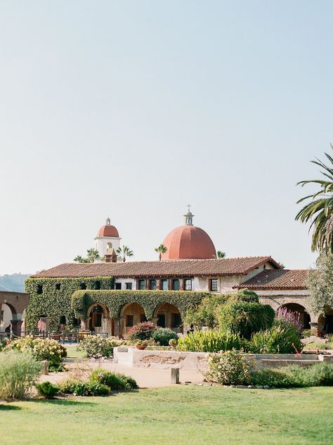 Spanish Mission Style Wedding Ideas Spanish Mission Style, The Mission San Juan Capistrano, Spanish Style Weddings, Latin Wedding, Spanish Beauty, Spanish Style Wedding, Wine Country Wedding Venues, Spanish Mission, Mission San Juan Capistrano