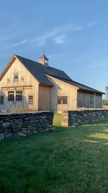 Barn Remodel, Backyard Barn, Bank Barn, Barn Shop, Building A Garage, Barn Garage, Stone Barns, Barn Plans, Backyard Sheds