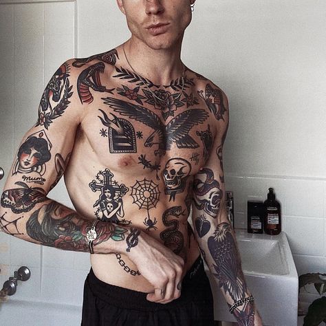 Traditional Chest Tattoo, Inspo Tattoo, Traditional Black Tattoo, Ma Tattoo, 12 Tattoos, Small Chest Tattoos, Torso Tattoos, Traditional Tattoo Sleeve, Cool Chest Tattoos