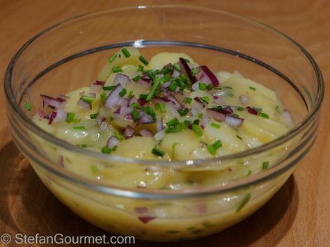 Viennese Potato Salad - similar to German Potato Salad - it's served room temp. Austrian Potato Salad, Lentil And Bacon Soup, Sous Vide Vegetables, Netherlands Food, German Dishes, Hungarian Cuisine, Recipes Savory, Austrian Recipes, German Potato Salad