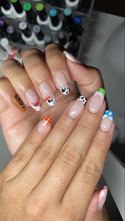 Disney Tip Nails, Universal Studio Nails Design, Gel Color Nails Design, Toy Story French Tip Nails, Toy Story Short Nails, Gel X Disney Nails, Disney Toy Story Nails, Disneyworld Nails Acrylics, Moana Acrylic Nails