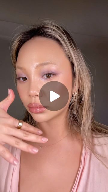 Sharon Pak 박해인 on Instagram: "Calling round shaped faces! Use a peace sign to apply blush to add structure to your face #makeuphack #makeuptutorials #faceshape" Apply Blush Round Face, How To Apply Blush Round Face, Round Face Makeup, Blush On Cheeks, How To Apply Blush, Blush On, Colorful Eye Makeup, Round Face, Peace Sign