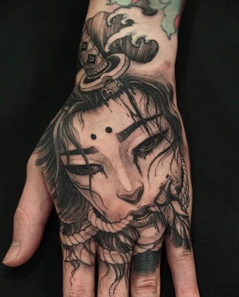 Japanese Hand Tattoo, Yakuza Style Tattoo, Japanese Hand Tattoos, Herren Hand Tattoos, Hand Tattoo Designs, Geisha Tattoo Design, Oni Tattoo, Geisha Tattoo, Japan Tattoo Design