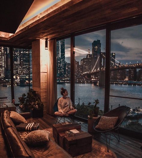 DOPE DECORS on Instagram: “Who’d you bring? 😍 1 Hotel Brooklyn Bridge is a hotel standing alongside the Brooklyn Bridge Park offering breathtaking views of the bridge…” Apartamento New York, Appartement New York, New York Bedroom, Loft Inspiration, City View Apartment, New York Penthouse, Apartment View, New York City Apartment, Nyc Life