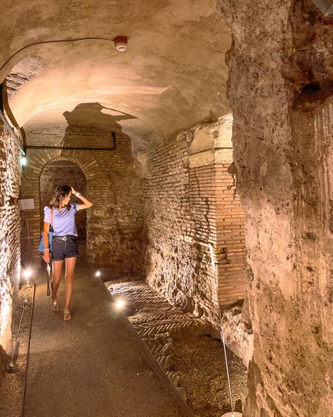 Discover the hidden underground city of Rome You already fell in love with Rome and things are getting serious. So it’s time to make that next step and get to know the most secret places of the city. The ones that very few people know. Do you relate to this? Then look no further, it’s […] The post 7+1 underground hidden gems in Rome appeared first on Live Virtual Guide. Crypt Concept Art, Ancient Roman Houses, Rome Catacombs, Roman House, Underground City, Rome Tours, The Great Fire, Underground Tunnels, Underground Cities