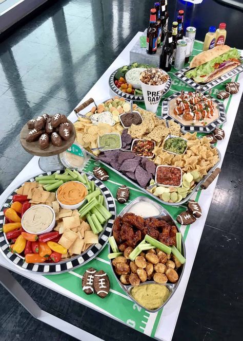 The Ultimate Super Bowl Spread Bowl Party Food, Football Party Food, Snack Board, Superbowl Snacks, Super Bowl Party, Superbowl Party Food, Super Bowl Sunday, Baked Chicken Wings, Game Day Snacks