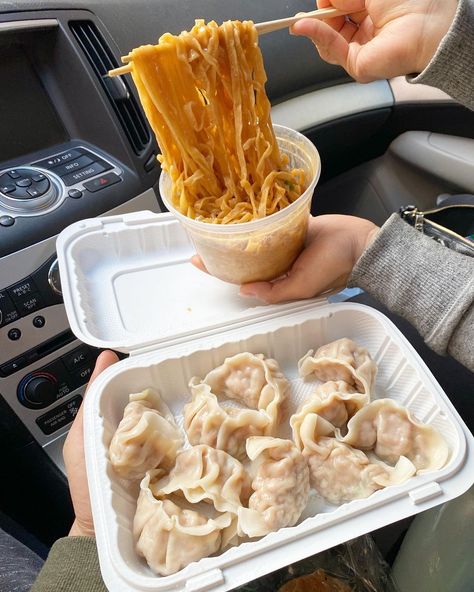 Noodles And Dumplings, Peanut Noodles, Food O, Fair Food Recipes, In The Car, Food Travel, Korean Food, Pretty Food, Food Cravings