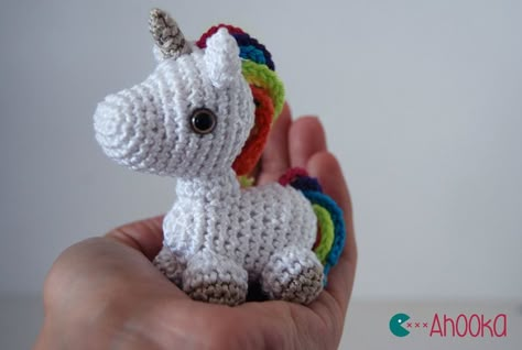 Tiny rainbow unicorn amigurumi : free english pattern Crochet Unicorn Pattern, Confection Au Crochet, Pola Amigurumi, Nyan Cat, Crochet Unicorn, Unicorn Pattern, Crochet Amigurumi Free Patterns, Crochet Amigurumi Free, Crochet Diy