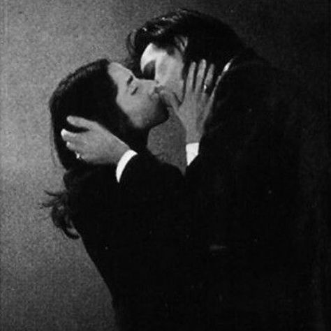 OBSESSED. #PjHarvey and #NickCave back in the day. Henry Lee, People Kissing, Tin Whistle, Pj Harvey, The Bad Seed, Nick Cave, I'm With The Band, Post Punk, Inspirational People