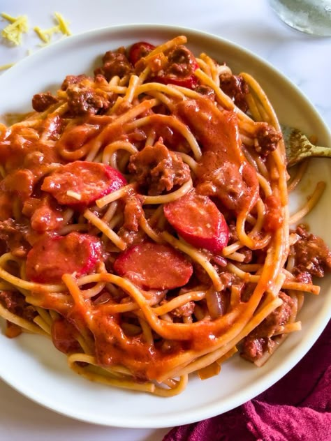 Easy Pinoy Recipe, Filipino Spaghetti Recipe Easy, Pinoy Spaghetti Recipe, Phillipino Spaghetti, Philipino Spagetti, Jollibee Copycat Recipes, Filipino Spaghetti Recipe Jollibee, Philipino Food Filipino Dishes, Sweet Spaghetti Recipes