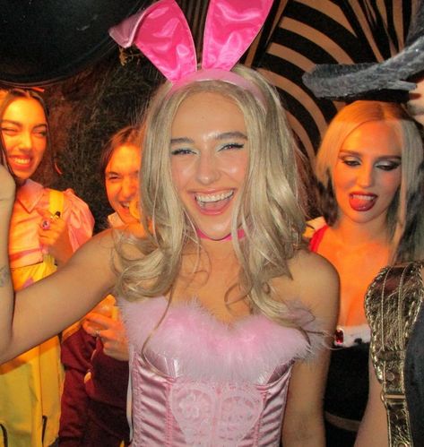 Blonde Couple, Blonde Halloween Costume, Devon Carlson, Bunny Halloween Costume, Petra Collins, Cute Couple Halloween Costumes, Elle Woods, Bunny Costume, Bunny Outfit