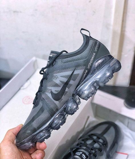 Vapormax 2019, Oakley Glasses, Mens Tennis Shoes, Nike Vapormax, Baskets Nike, Shoe Nike, Air Vapormax, Streetwear Style, Nike Air Vapormax