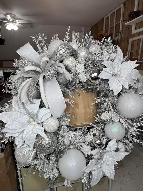 Silver White Christmas Tree Decor, White Wreath Ideas Christmas, White And Silver Christmas Decor Ideas, White Gold And Silver Christmas Decor, Diy Glam Christmas Decor, Silver Christmas Wreath Ideas, Silver Wreath Christmas, White And Silver Christmas Tree Ideas, White Christmas Wreath Ideas