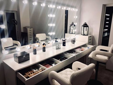 Makeup Room Salon Ideas, Makeup Room Professional, Get Ready With Me Room Ideas, Home Make Up Studio, Beauty Room In House, Makeup Section In Bedroom, Makeup Room For Salon, Vintage Makeup Room Decor, Makeup Home Studio