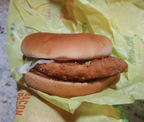 Mcchicken Aesthetic, Mcdonalds Mcchicken, Spicy Mcchicken, Mc Chicken, Easy Taco Recipes, Takeaway Food, Chicken Sandwiches, Easy Taco, Food Therapy