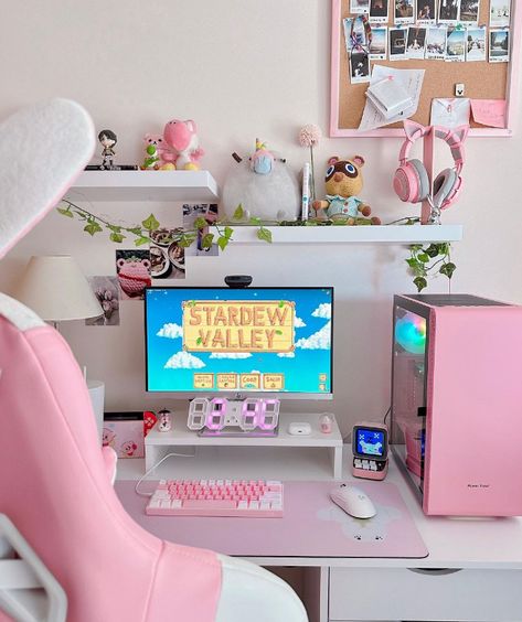 Pink And White Computer Set Up, Simple Pink Gaming Setup, Cozy Pc Setup Pink, Pink Setup Aesthetic, Pink And White Pc Setup, Cute Gaming Setup Pink, Pink Setup Gamer, Pink And White Gaming Setup, Pink Gamer Setup