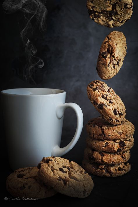 Flying food photography Floating Food Photography, Flying Food Photography, Biscuit Photography, Cookie Pictures, Food Photography Tutorial, Food Art Photography, Bakery Menu, Dessert Photography, Food Photography Tips