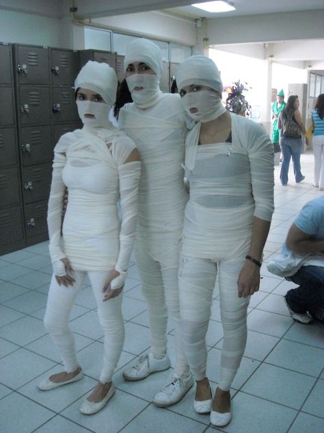 Mummy Costume Women, Diy Mummy Costume, Mummy Halloween Costume, Mummy Costume, Horror Halloween Costumes, Fun Halloween Games, Spooky Halloween Party, Holloween Costume, Halloween Party Outfits