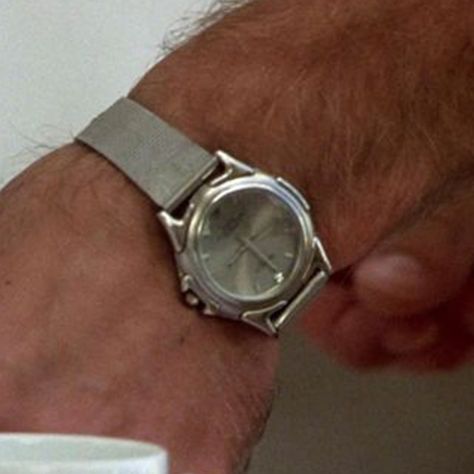 Dickie Greenleaf Aesthetic, Women Wearing Mens Watches, The Talented Mr Ripley Outfits, Dickie Greenleaf Style, Vintage Mens Watch, Jude Law Talented Mr Ripley, Jude Law Aesthetic, Talented Mr Ripley Style, Mr Ripley Style