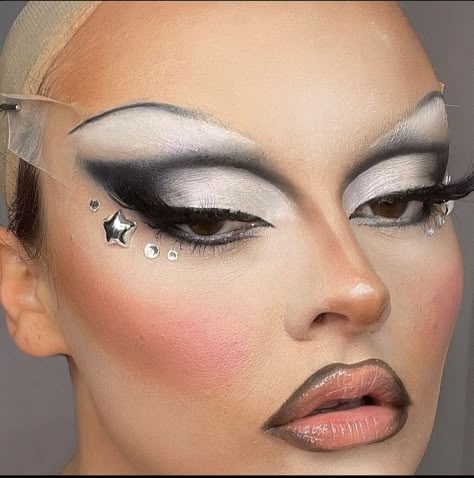 60s Drag Makeup, Hooded Eye Drag Makeup, Drag Looks Make Up, Drag Makeup Hooded Eyes, Black Drag Makeup, Drag Makeup Inspiration, Beginner Drag Makeup, Drag Contour, Easy Drag Makeup