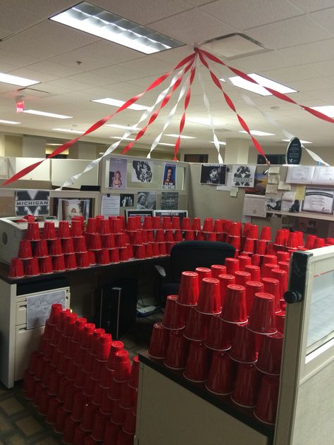 Office prank #operationpayback #solocup Cubicle Birthday Decorations, Work Pranks, Office Prank, Cube Ideas, Prank Wars, Christmas Pranks, Office Pranks, Graduation Cap Decoration Diy, Senior Pranks