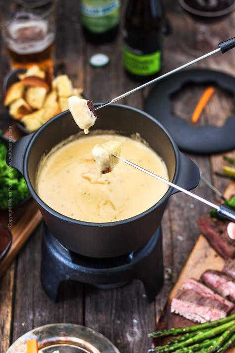 Beer Cheese Fondue Recipe (Delicious & Easy) - Craft Beering Beer Cheese Fondue Recipe, Cheese Fondue Recipe Easy, Easy Beer Cheese, Easy Fondue Recipes, Best Cheese Fondue, Easy Cheese Fondue, Cheddar Fondue, Fondue Cheese, Melting Pot Recipes