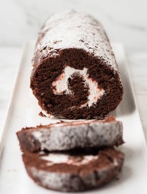 vegan chocolate swiss roll cake (with aqua faba) European Pastries, Dinner Recipes Vegan, Swiss Roll Cakes, Chocolate Swiss Roll, Chocolate Roll Cake, Cake Calories, Swiss Roll Cake, Chocolate Roll, Vegan Dark Chocolate