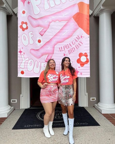 Bid Day Themes Sorority, Bid Day Ideas, Themes Sorority, Duo Pics, Disco Aesthetic, Alpha Gam, Bid Day Shirts, Tri Sigma, Phi Sigma Sigma