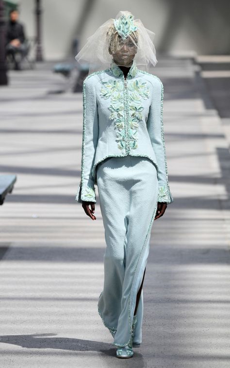 Icy Fashion, Adut Akech, Fashion Week Dresses, Chanel Show, Parisian Street, Shiny Dress, Collection Couture, Shiny Dresses, Chanel Couture