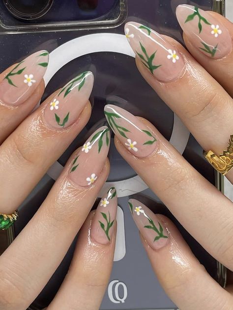 Trendsetting summer nail art designs that will keep you at the forefront of fashion. Kutek Disney, Unghie Sfumate, Purple Nail Art, Easter Nail Designs, Purple Nail Designs, Floral Nail Designs, Manicure Diy, Colorful Nails, Almond Nails Designs