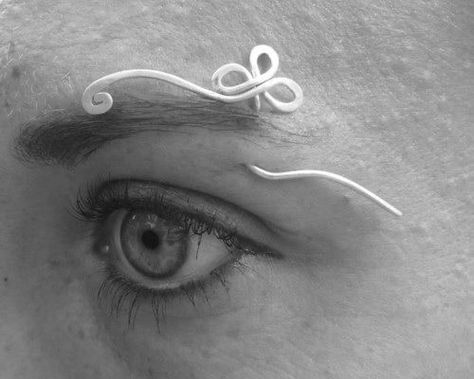 Unique Eyebrow Jewelry, Unique Eyebrow Piercing Jewelry, Eyebrow Jewelry Piercings, Eyebrow Piercing Hoop, Enby Aesthetic, Ear Piercing Care, Piercing Facial, Aquamarine Engagement Ring Rose Gold, Eyebrow Piercing Jewelry