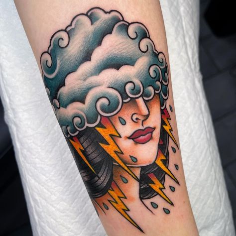 Traditional Tattoo For Women, Storm Tattoo Ideas, Traditional Tattoo Clouds, Storm Tattoos, American Traditional Tattoo Design, Traditional Tattoo Black And White, Traditional Tattoo Woman, Umbrella Tattoo, Storm Tattoo