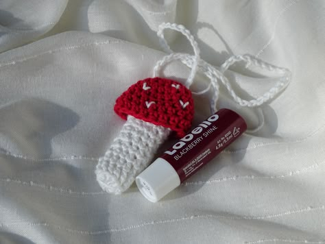 Crochet Lip Gloss Holder, Chapstick Crochet Holder, Mushroom Chapstick Holder Crochet, Crochet Jewellery Holder, Cute Crochet Gift Ideas, Mushroom Chapstick Holder, Chapstick Holder Crochet, Crochet Chapstick Holder, Crochet Diy Tutorial