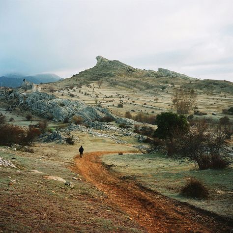 Dirt Road, Clint Eastwood, Sierra Nevada, Dream Destinations, Adventure Awaits, Bushcraft, Amalfi, Beautiful World, In The Middle