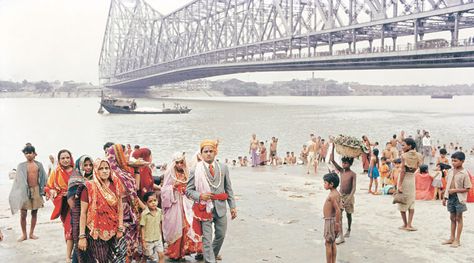 Below the Howrah Bridge, 1968 (Pic credit: Copyright © 2015 Succession Raghubir Singh, courtesy Jhaveri Contemporary) Raghubir Singh Photography, Raghubir Singh, Moving Photography, Solah Shringar, Photography 60s, Howrah Bridge, The Barbican, National Geographic Magazine, Travel Asia