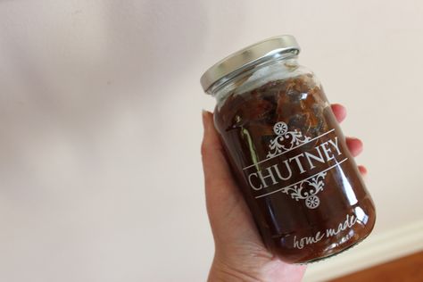 Tomato Chutney Chutney Recipes Christmas, Christmas Chutney, Slow Cooker Christmas, Relish Sauce, Pta Fundraising, Cranberry Chutney, Chutney Recipe, Xmas Food, Edible Gifts